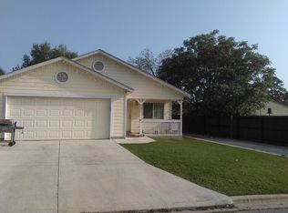 810 Sutton St, Pleasanton, TX 78064
