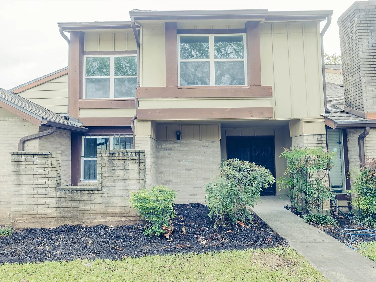 4 bed, 3.0 bath, 2082 sqft, $2,200 — Photo 2