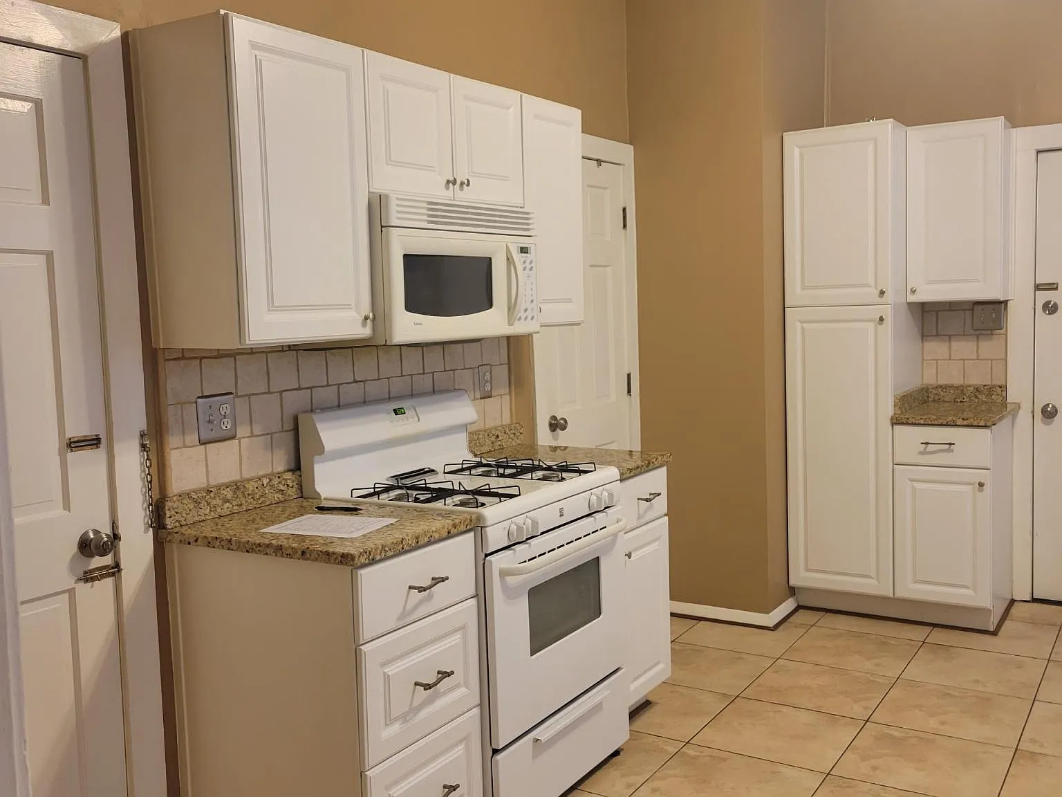 2 bed, 1.5 bath, $1,400 — Photo 4