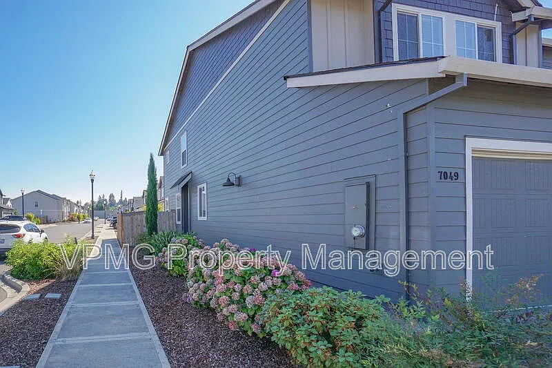 3 bed, 2.5 bath, 1552 sqft, $2,495 — Photo 3
