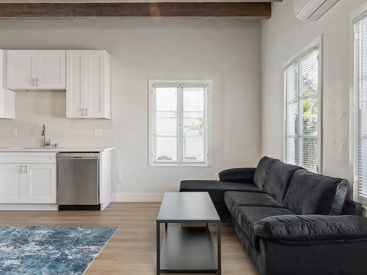 A 6 Bedroom, 6 Bathroom apartment with common areas and a fully functional kitchen at 1707 Kelton... — Photo 4