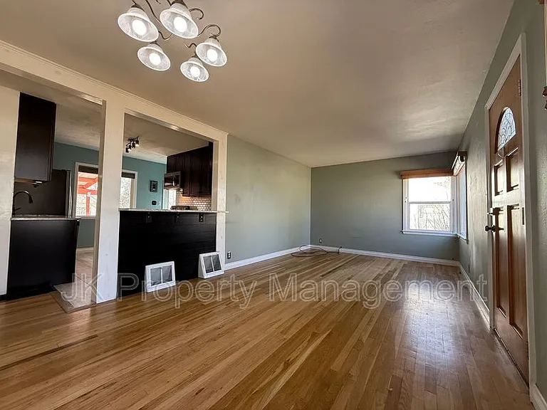 2416 4th Ave S — Photo 4