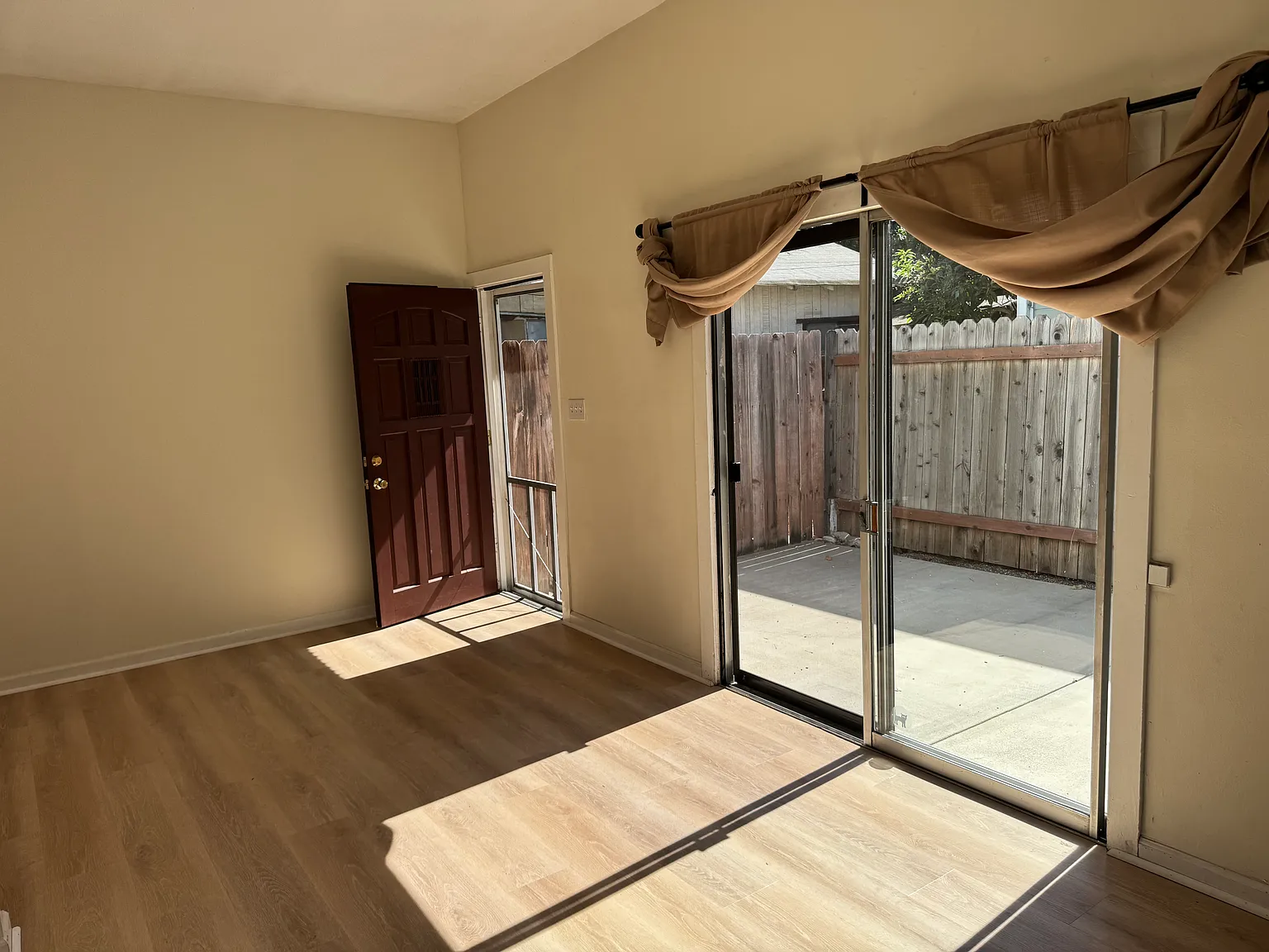 1 bed, 700 sqft, $3,300 — Photo 2