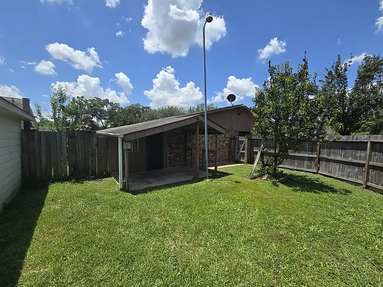 14327 Lorne Dr — Photo 3