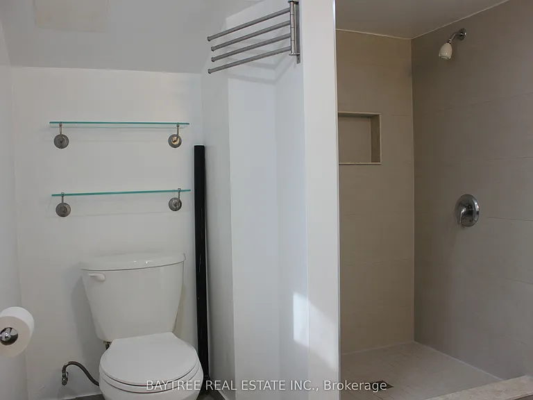 226 Beechy Dr #LOWER — Photo 22