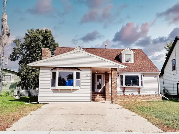 608 4th Ave E, Williston, ND 58801