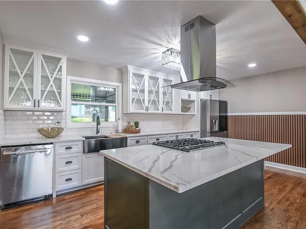 8701 Ward Pkwy, Kansas City, MO 64114