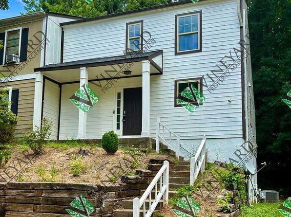 1014 Falling Water Dr SE