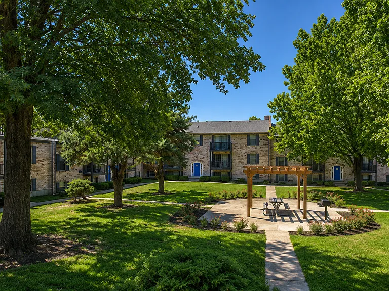 Lenexa Crossing Apartments — Photo 25