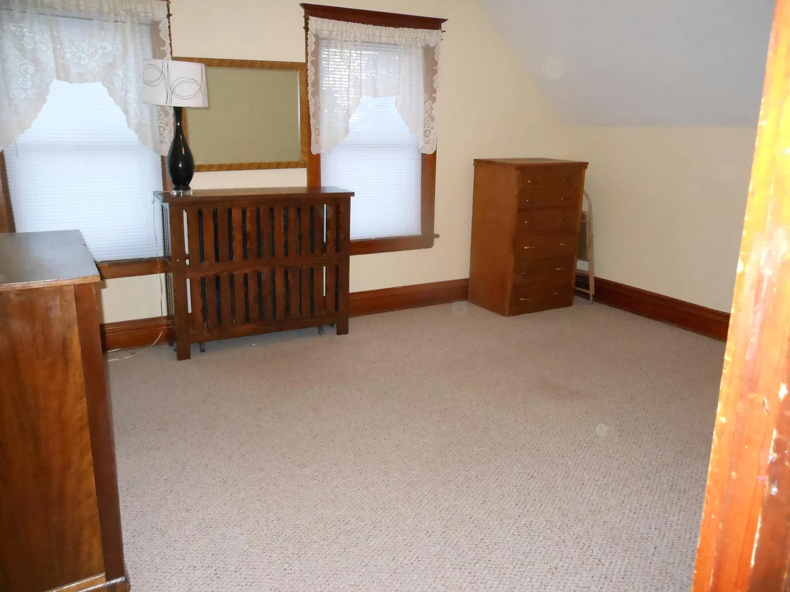 3 bed, 1.5 bath, 740 sqft, $1,875 — Photo 2