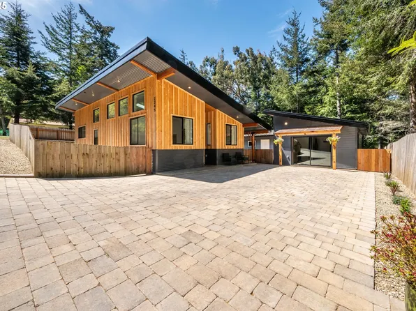 2345 Deady St, Port Orford, OR 97465