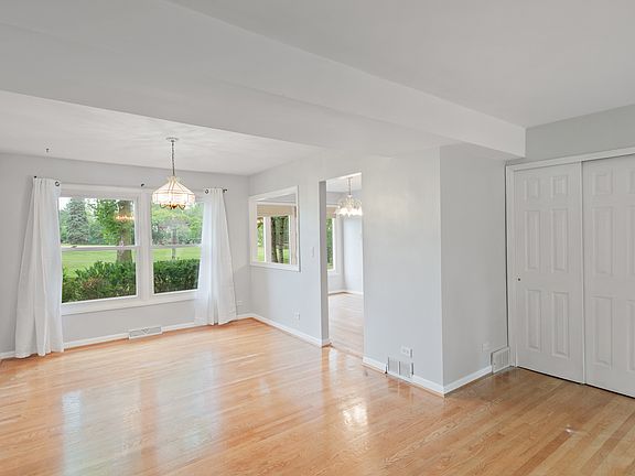 5th image of 17W514 Portsmouth Dr