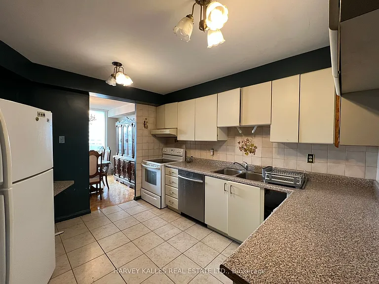 150 Neptune Dr #704 — Photo 14