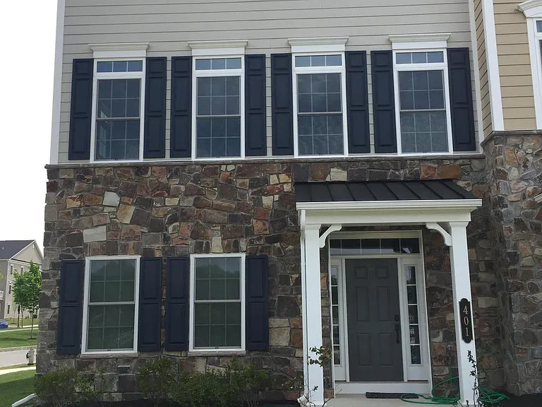 401 Gladstone Ct — Photo 1