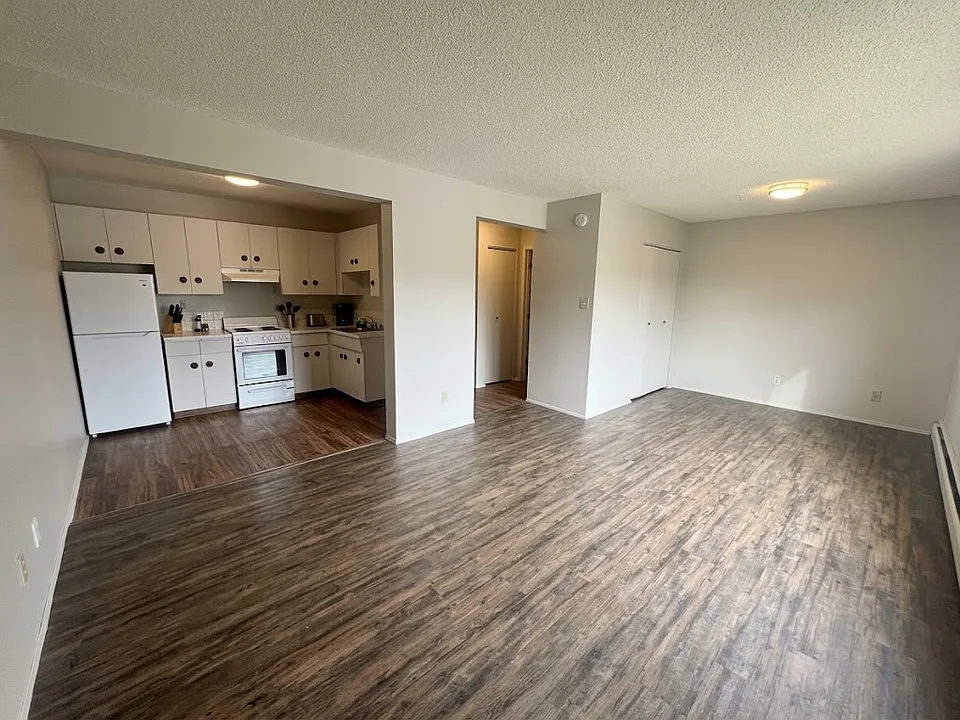 11909 102nd St NW