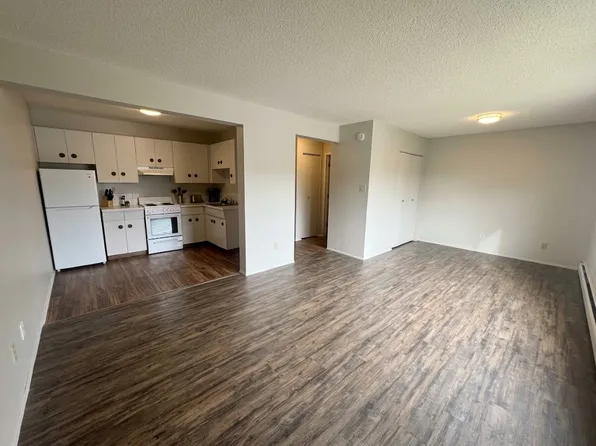 Apple Tree Apartments, 11909 102nd St NW, Edmonton, AB T5G 2G5