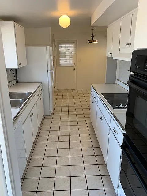 3 bed, 1938 sqft, $1,800 — Photo 3