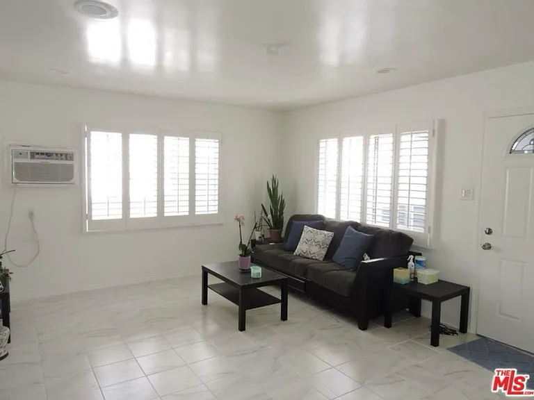 3228 Perlita Ave — Photo 3