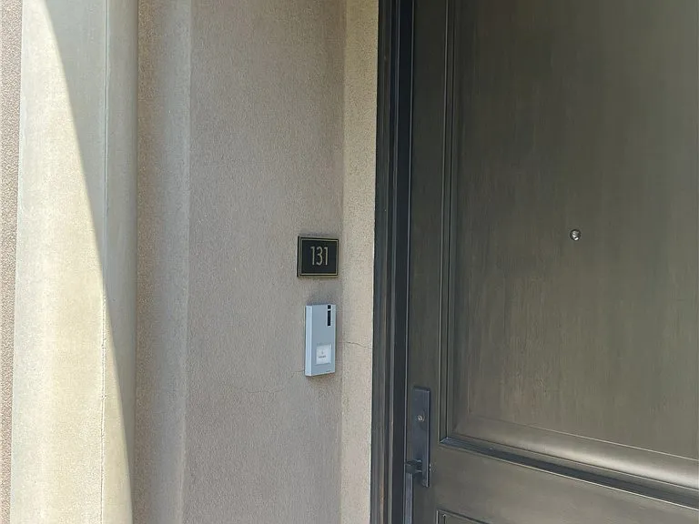 378 W Green St #131 — Photo 5
