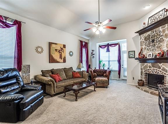 2nd image of 1903 Fairway Glen Dr
