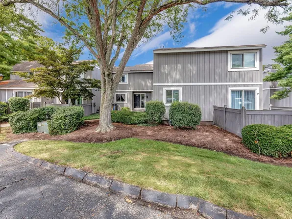 58 Twin Lakes Dr, Fairfield, OH 45014