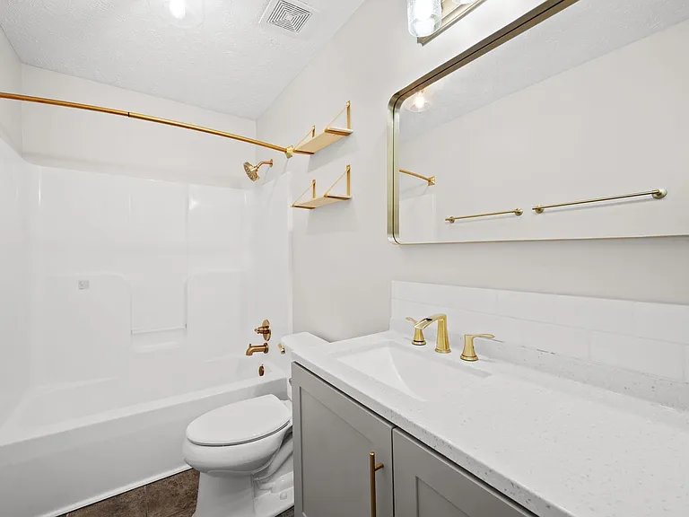 574 Oakmont Dr — Photo 17