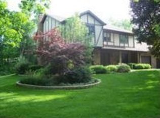 99 Wooden Bridge Dr, Yorkville, IL 60560