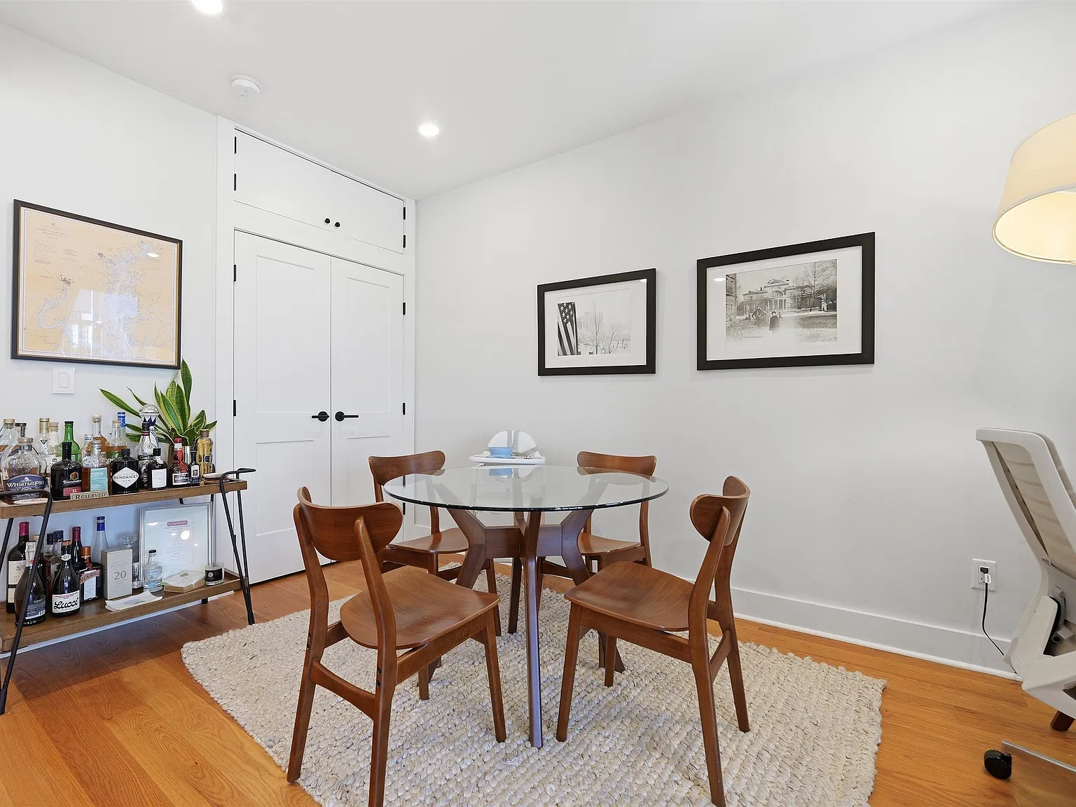 2 bed, 2.0 bath, 1100 sqft, $5,500 — Photo 3