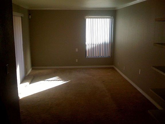 Very bright & welcoming living space