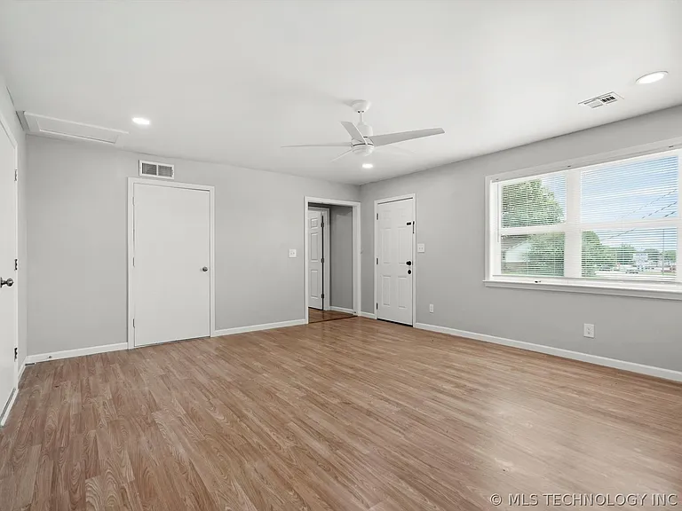 524 W Toledo St — Photo 13