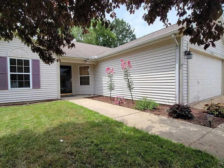 3140 Stratus Dr — Photo 2