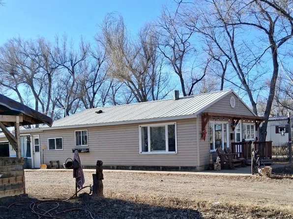 121 3rd Cottonwood Grv, Glendive, MT 59330