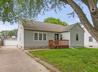 1926 55th St, Des Moines, IA 50310