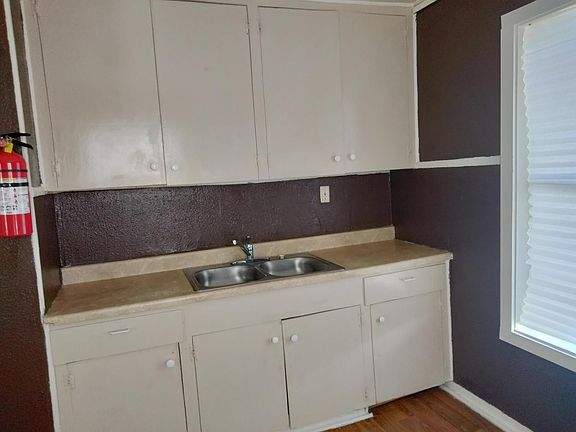 3rd image of 1012 E Johnston Ave #7