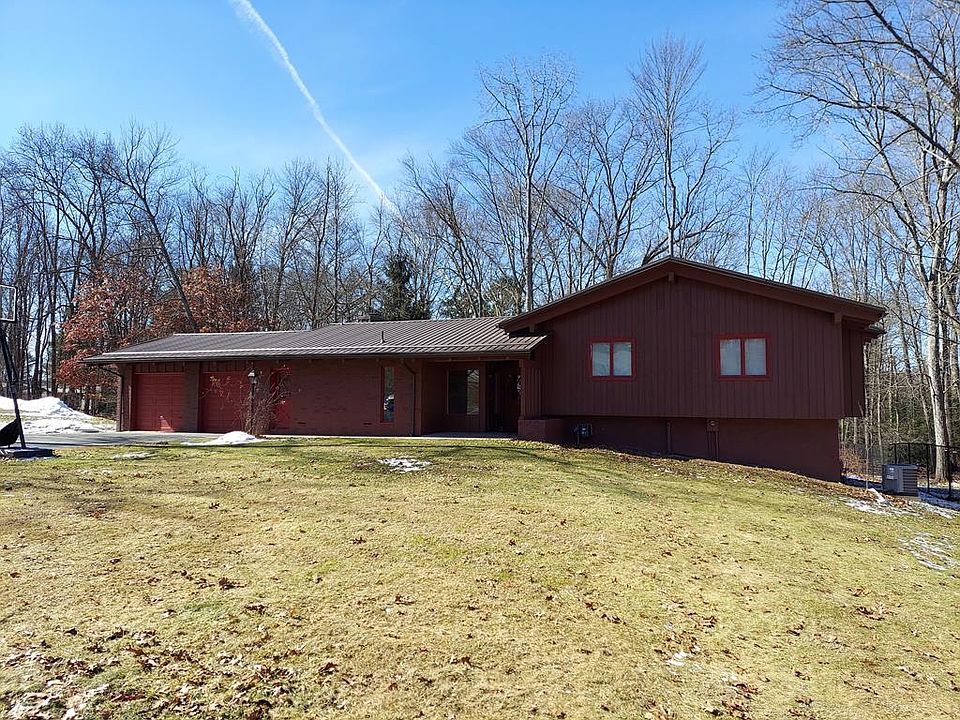 1st image of 20 Oakwood Dr