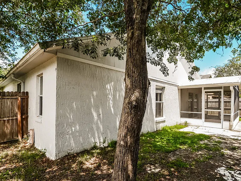 424 Lancers Dr — Photo 16