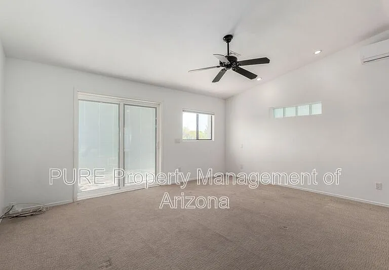 1526 E Griswold Rd — Photo 12