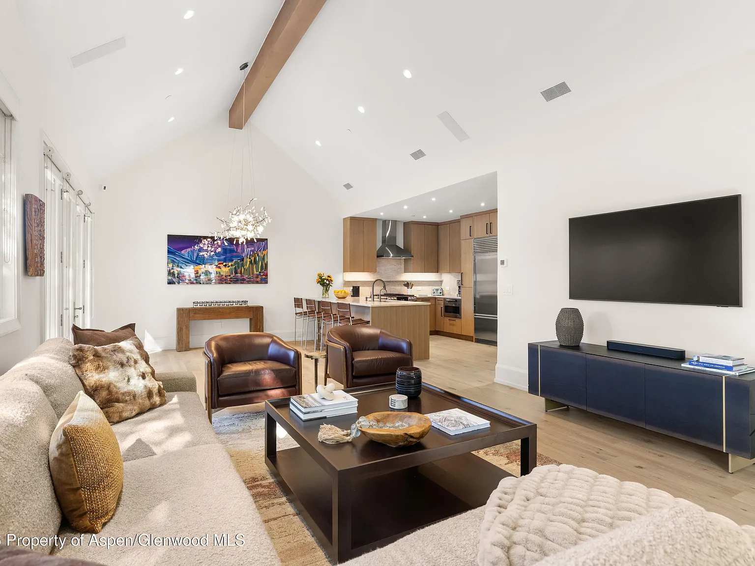 2 bed, 2.5 bath, 2275 sqft, $9,500 — Photo 4