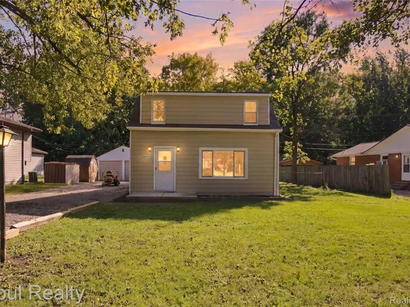 20843 Newman Dr, Brownstown, MI 48183
