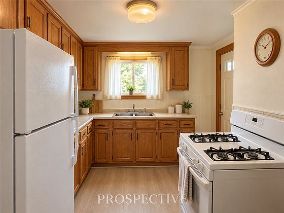 5th image of 110 Lincoln St