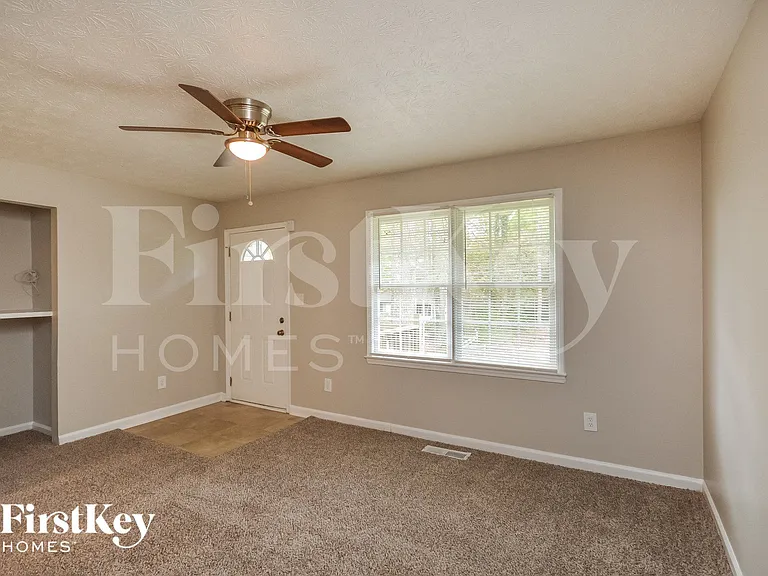 2826 Bay Leaf Dr SE — Photo 2