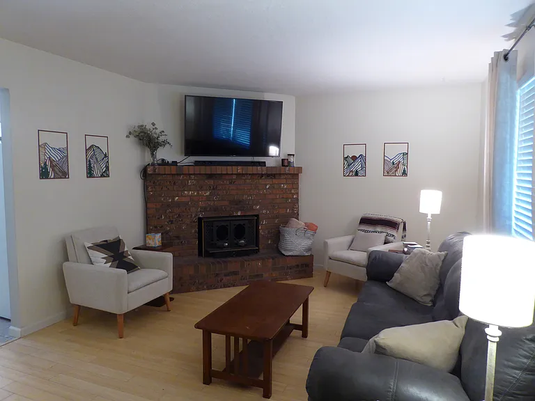 10412 Guadalajara Ave NE — Photo 5