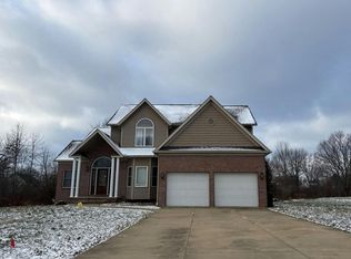 1221 W Chester Dr, Louisville, OH 44641