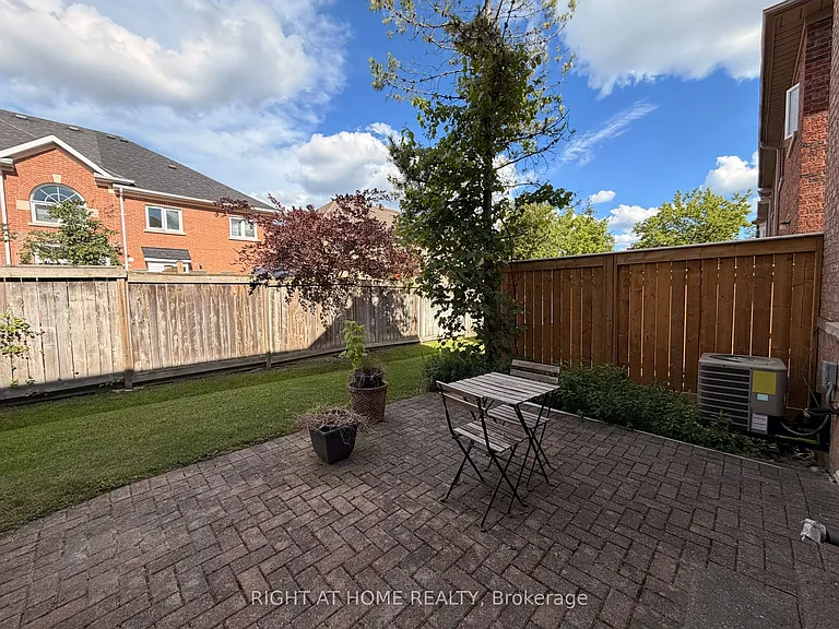 2 Mary Gapper Cres #7 — Photo 21