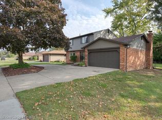 16008 Newburgh Rd, Livonia, MI 48154