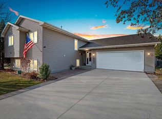 3481 Eichstadt Rd, Oshkosh, WI 54901