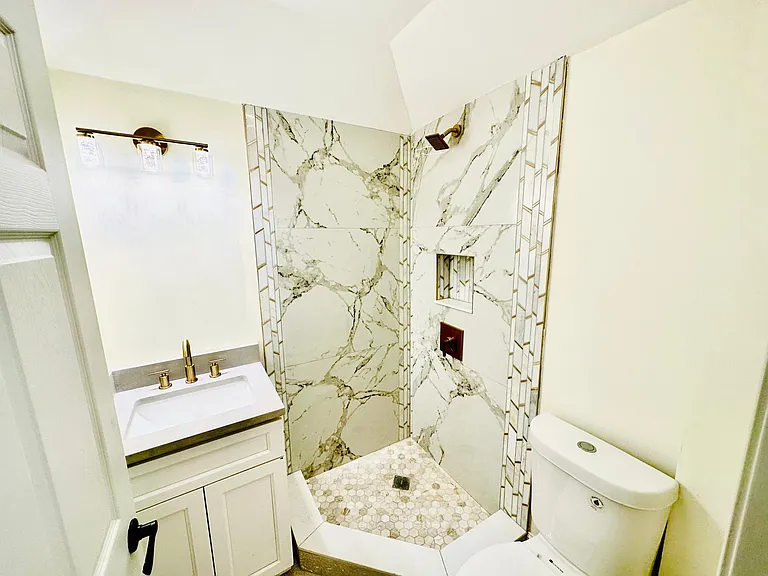 78 Arnold St #2 — Photo 7