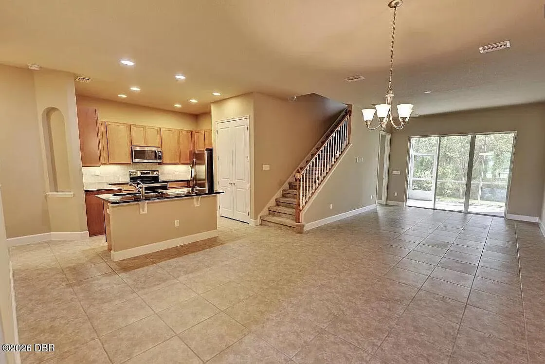 3 bed, 3.0 bath, 2056 sqft, $2,600 — Photo 3