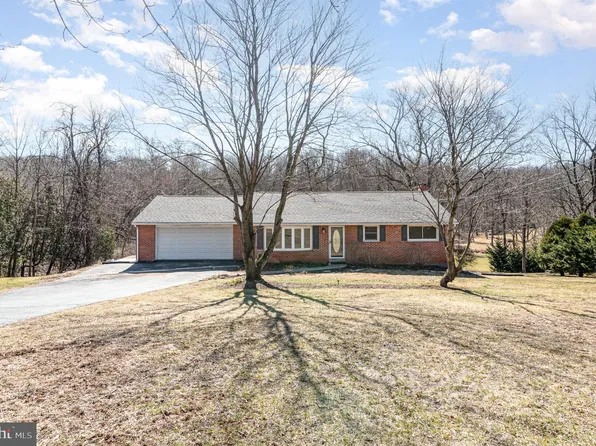 45 W Fishing Creek Rd, Etters, PA 17319