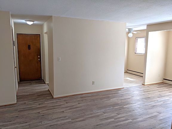 5th image of 415 74th Ave NE APT 1